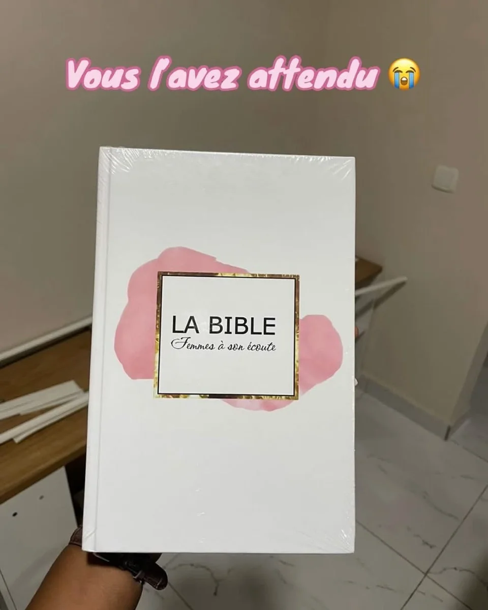 Bible Femme À Son Écoute -Couverture Blanche Rigide - S21