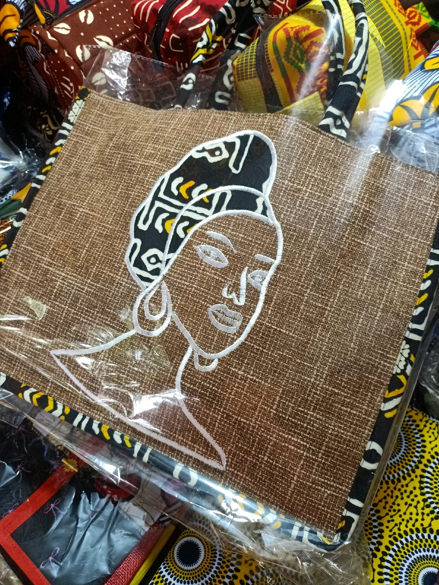 👜 Sac Artisanal Élégance Africaine 🇨🇮✨